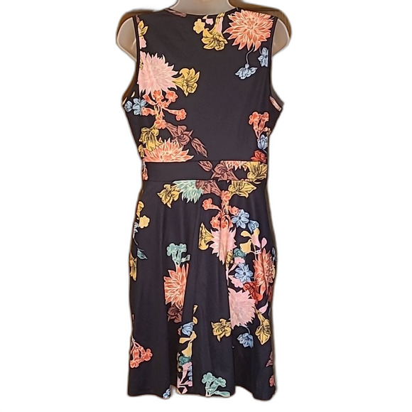 Guberry A-Line Wrap Dress Knee Length V-Neck Floral Sleeveless Tropical Pastel - Picture 8 of 17